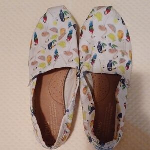 Toms Women's White Canvas Parrot Print Flats
